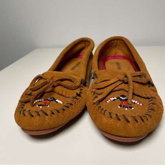 Minnetonka Thunderbird Animikii Suede Beaded Hardsole Moccasin Size 9.5 Women’s - Picture 2 of 10